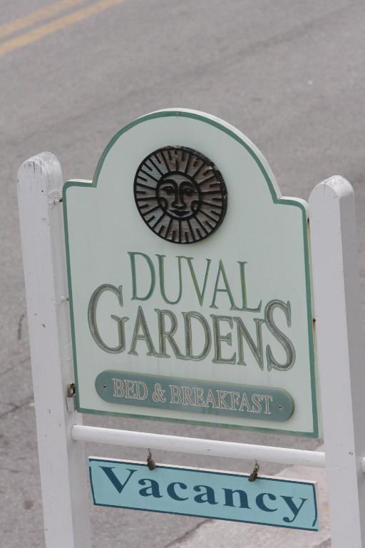לינה וארוחת בוקר קי וסט Duval Gardens חדר תמונה